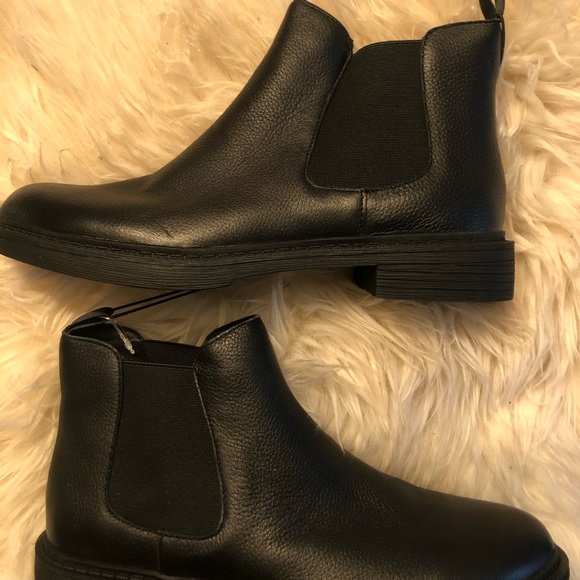 NWB Kenneth Cole Leather Chelsea Boots - Picture 3 of 3